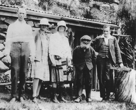 Ben Rudd with Otago Tramping Club Members